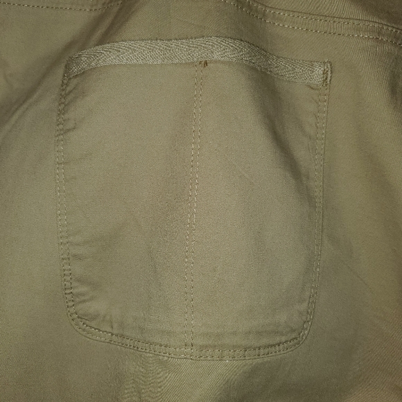 24 Gloria Vanderbilt khaki beige tan shorts NWT - Picture 5 of 8